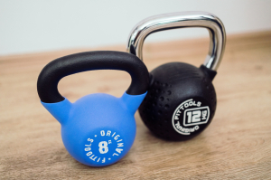 Гиря 24 кг с хромированной ручкой полиуретановая (CPU) Original FitTools